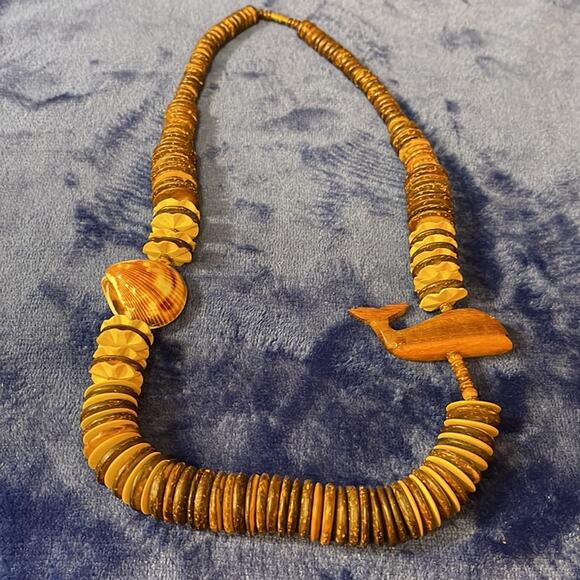 Vintage Wooden Necklace with Shell Accent - Picture 4 of 5